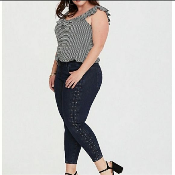 NWT🥰 TORRID Black and White Top Blouse Size 00X… - Picture 2 of 6